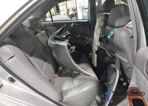 2005 Toyota Camry Xle z USA, uszkodzony, nr VIN 4T1BE30K65U588463